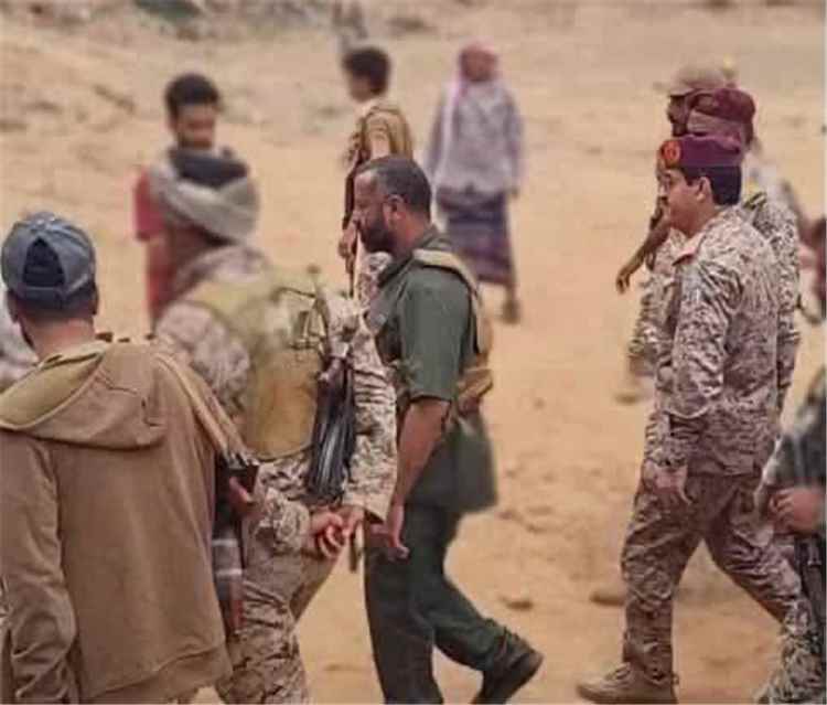 وزير الدفاع يتفقد جبهات الضالع ويشدد على رفع الجاهزية لمواجهة مليشيا الحوثي